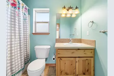 2528 N Crater Ln, Newberg, OR 97132 - Photo 27