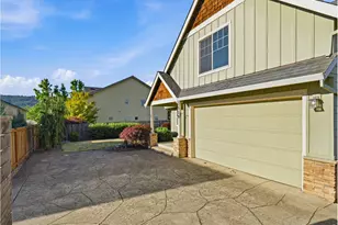 2528 N Crater Ln, Newberg, OR 97132 - Photo 3