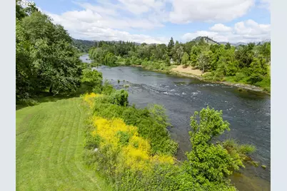 242 Bonifacio Ln, Roseburg, OR 97471 - Photo 5