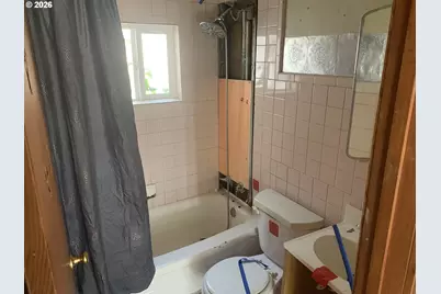 9241 NE Schuyler St, Portland, OR 97220 - Photo 9