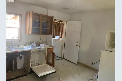 9241 NE Schuyler St, Portland, OR 97220 - Photo 19