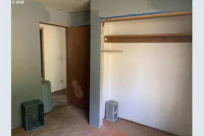 9241 NE Schuyler St, Portland, OR 97220 - Photo 15