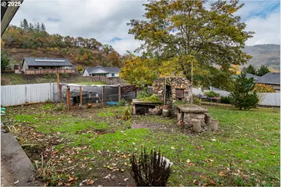 207 NE Spencer Ct, Roseburg, OR 97470 - Photo 41