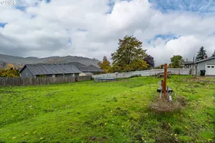 207 NE Spencer Ct, Roseburg, OR 97470 - Photo 37