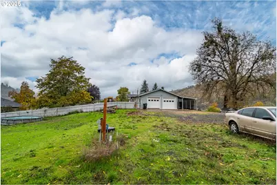 207 NE Spencer Ct, Roseburg, OR 97470 - Photo 33