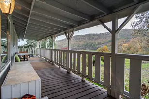 207 NE Spencer Ct, Roseburg, OR 97470 - Photo 3