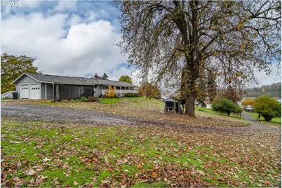 207 NE Spencer Ct, Roseburg, OR 97470 - Photo 1