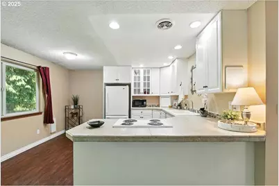 13114 NW 8th Way #B, Vancouver, WA 98685 - Photo 9