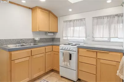 1492 Pearl St, Eugene, OR 97401 - Photo 29