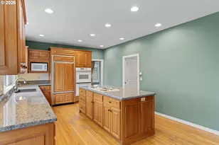 9137 NW McKenna Dr, Portland, OR 97229 - Photo 11