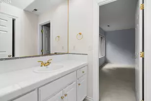 9137 NW McKenna Dr, Portland, OR 97229 - Photo 27