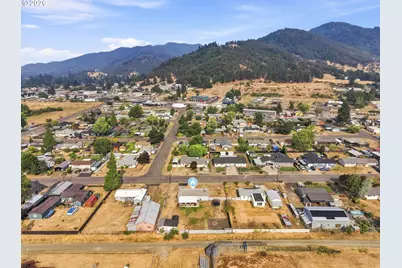 203 Alameda St, Myrtle Creek, OR 97457 - Photo 37