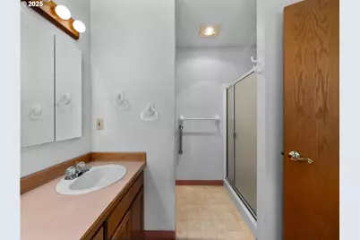 13221 SE Blackberry Cir, Portland, OR 97236 - Photo 23