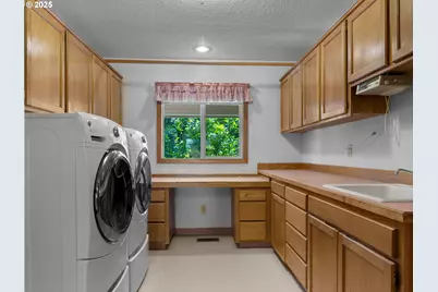 13221 SE Blackberry Cir, Portland, OR 97236 - Photo 17