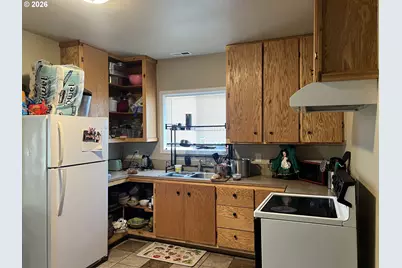 320 S Columbia St, Milton-Freewater, OR 97862 - Photo 5
