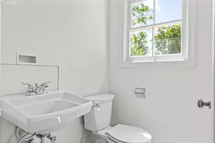 115 E Hilliard Ln, Eugene, OR 97404 - Photo 15