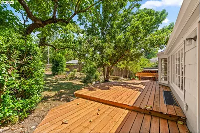 115 E Hilliard Ln, Eugene, OR 97404 - Photo 37