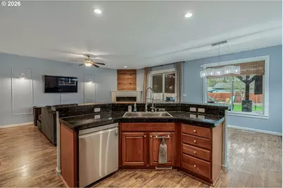 221 E 16th St, Lafayette, OR 97127 - Photo 23