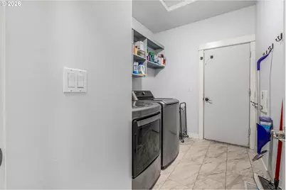 221 E 16th St, Lafayette, OR 97127 - Photo 25