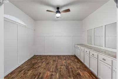 221 E 16th St, Lafayette, OR 97127 - Photo 17