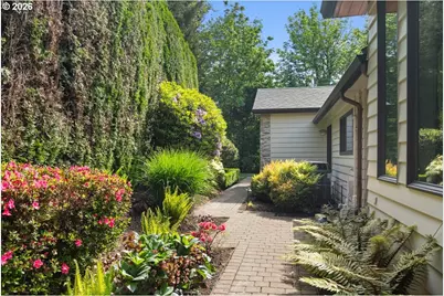5828 SW Cheltenham Dr, Portland, OR 97239 - Photo 47