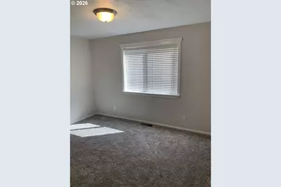 326 Auburn Ln, Creswell, OR 97426 - Photo 9