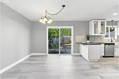 10308 NE Manor Dr, Vancouver, WA 98686 - Photo 9