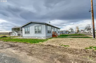 105 Columbia St, Helix, OR 97835 - Photo 1