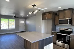 1224 SE Booth Ave, Roseburg, OR 97470 - Photo 5