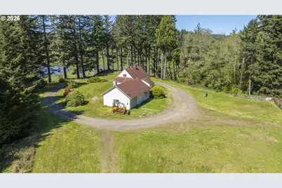 94010 North Way Ln, North Bend, OR 97459 - Photo 13