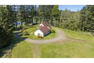 94010 N Way Ln, North Bend, OR 97459 - Photo 13