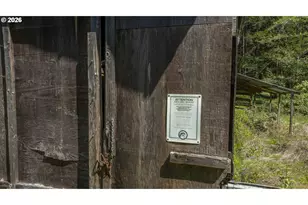 94010 N Way Ln, North Bend, OR 97459 - Photo 19