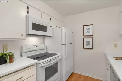 47 Eagle Crest Dr #26-B, Lake Oswego, OR 97035 - Photo 9