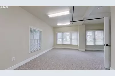 998 Ferry Ln, Eugene, OR 97401 - Photo 11