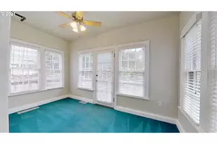 998 Ferry Ln, Eugene, OR 97401 - Photo 9
