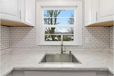 1084 24th St, Salem, OR 97301 - Photo 13