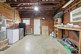 1084 24th St, Salem, OR 97301 - Photo 29