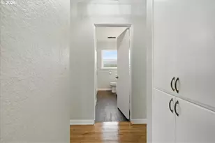 1084 24th St, Salem, OR 97301 - Photo 11