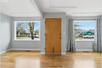 1084 24th St, Salem, OR 97301 - Photo 5