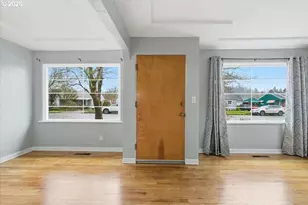 1084 24th St, Salem, OR 97301 - Photo 5