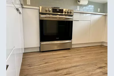9023 NE Hoyt St, Portland, OR 97220 - Photo 5