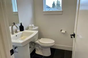 9023 NE Hoyt St, Portland, OR 97220 - Photo 7