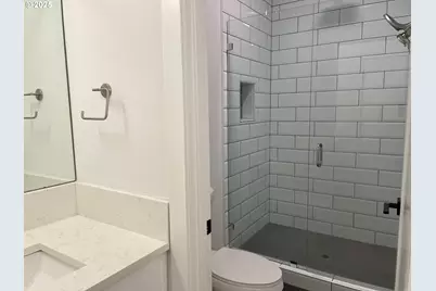 9023 NE Hoyt St, Portland, OR 97220 - Photo 11