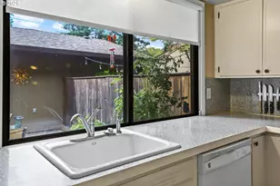 14523 NE Stanton Ct, Portland, OR 97230 - Photo 7