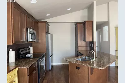 323 NW Pacific Hills Dr, Willamina, OR 97396 - Photo 9