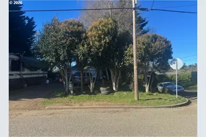 396 N Wall St, Coos Bay, OR 97420 - Photo 3