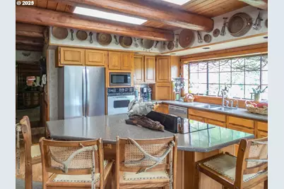 1138 Yokum Rd, Riddle, OR 97469 - Photo 9