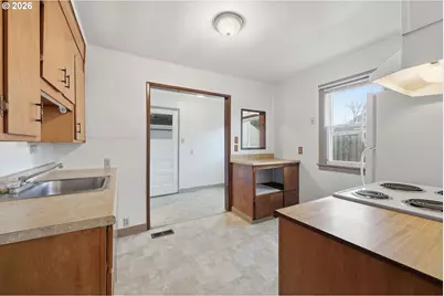 650 E Fairfield St, Gladstone, OR 97027 - Photo 9