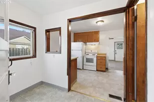 650 E Fairfield St, Gladstone, OR 97027 - Photo 13