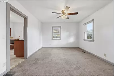 650 E Fairfield St, Gladstone, OR 97027 - Photo 5